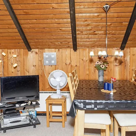 8 Person In Logstor-by Traum Logstor