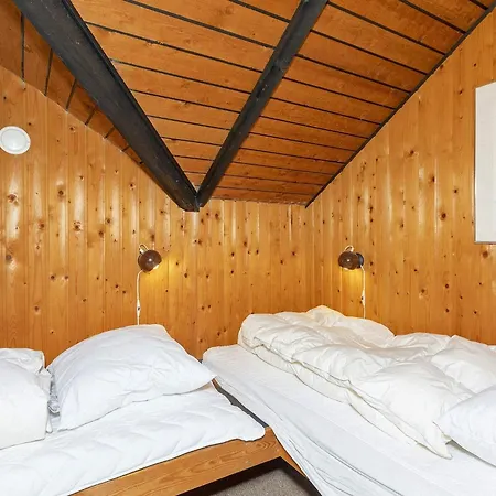 8 Person In Logstor-by Traum *