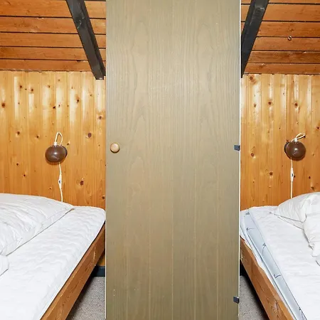 8 Person In Logstor-by Traum * Logstor